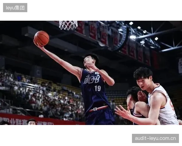 广东男篮本赛季表现不佳，创下队史首次无人入选常规赛各大奖项及最佳阵容的纪录。
